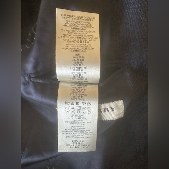 Burberry London suit jacket/blazer
Size IT 48S (US 38S) - Picture 8 of 14